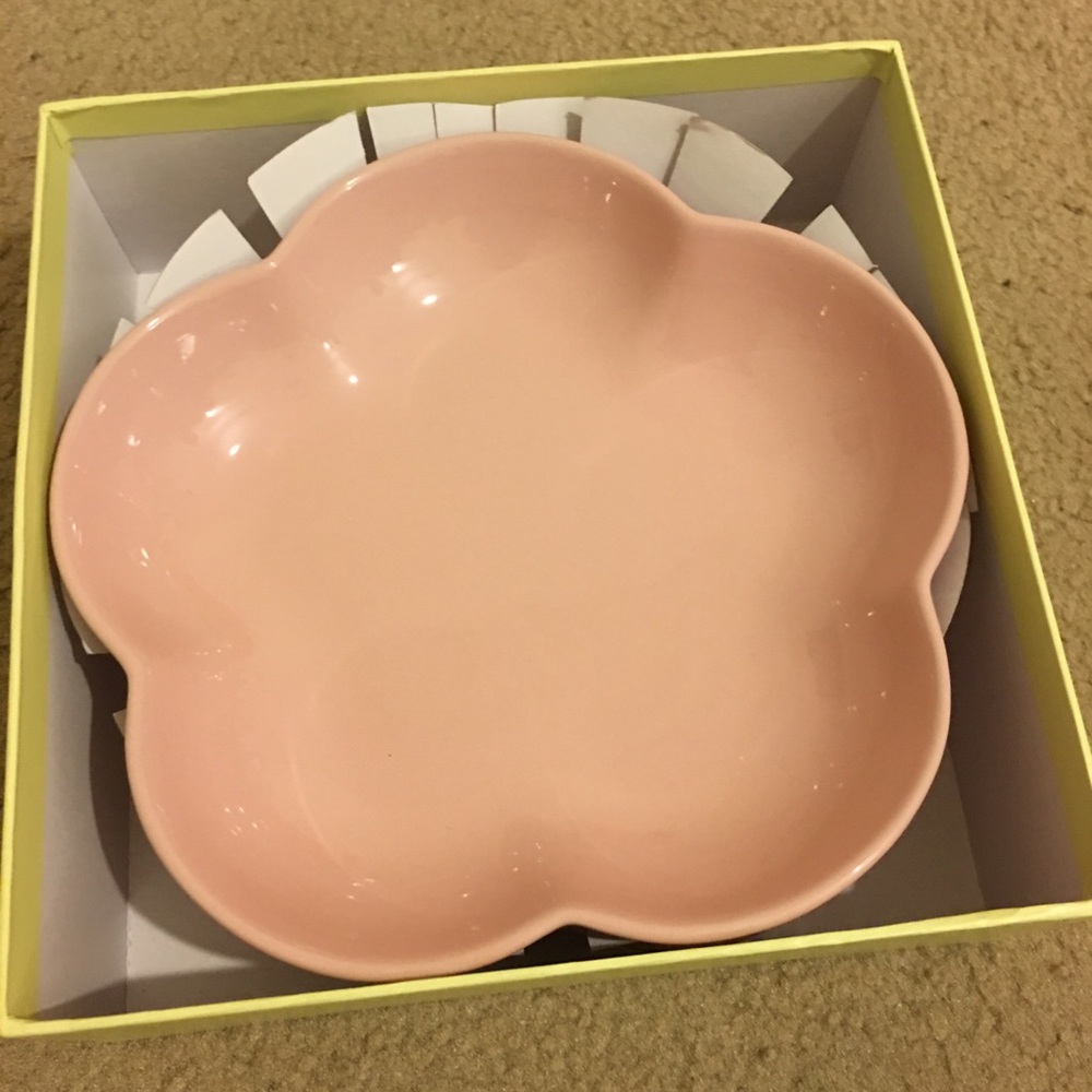 ♥️SOLD♥️Le Creuset Medium Pink Flower Bowl- 2pc